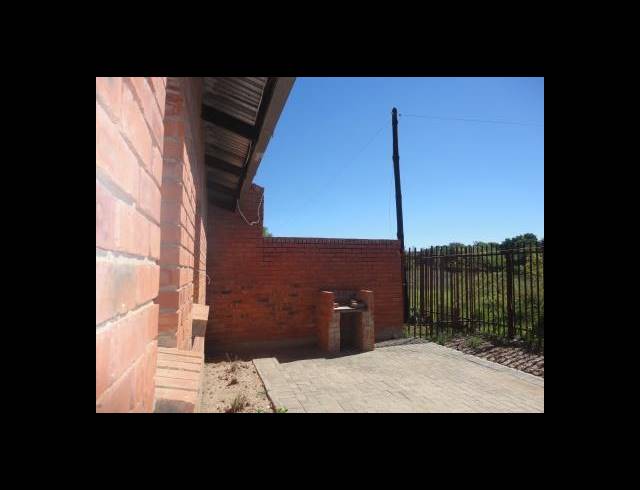 2 BEDROOM TOWNHOUSE FOR SALE IN LADYBRAND